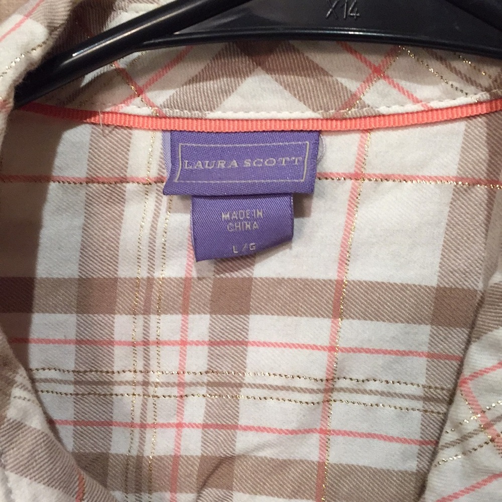 Laura Scott botton down - Picture 3 of 3